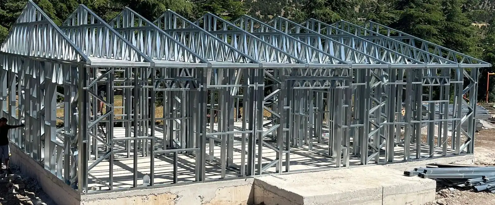 Açılım Metal üretim tesisi — alüminyum asma tavan ve hafif çelik profil imalatı